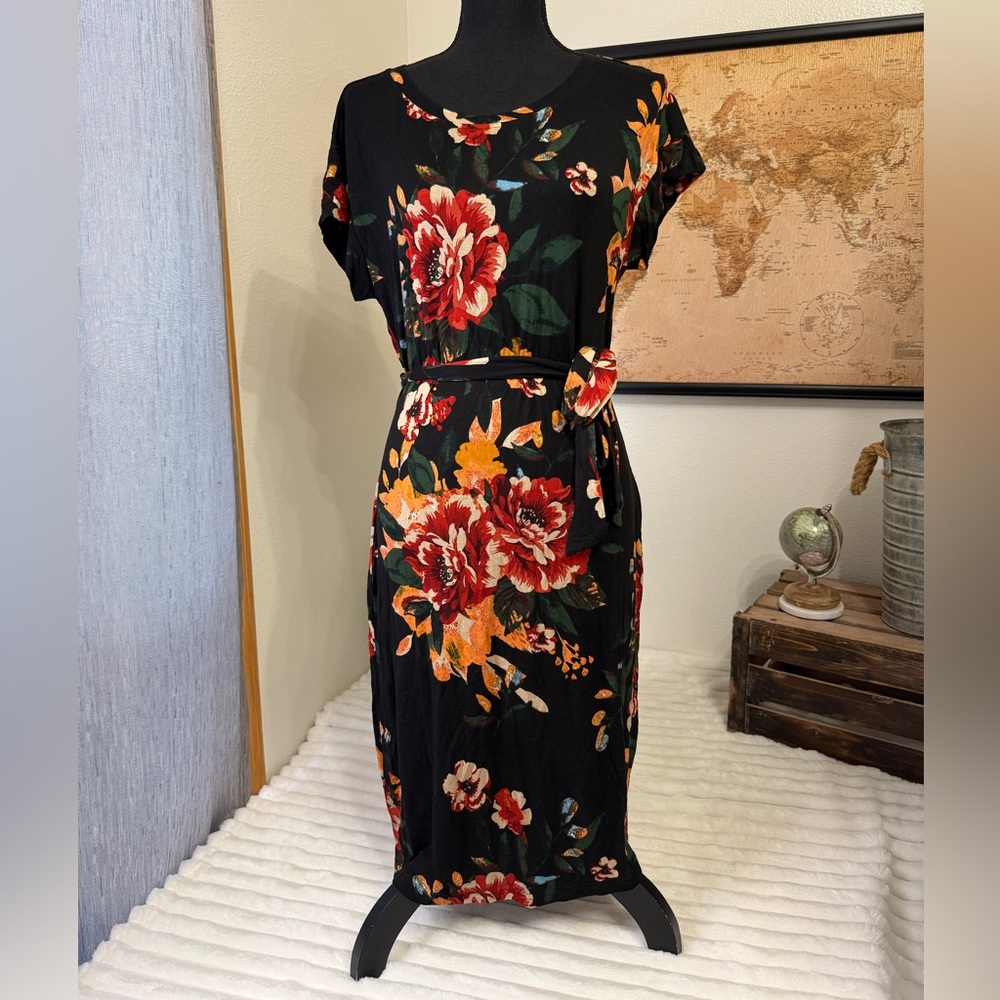 Women’s floral t shirt dress size medium